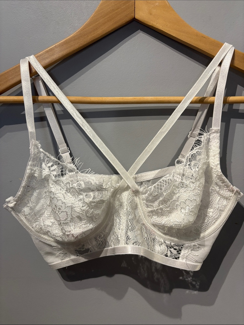 ⭐️ 5 for 20$! ⭐️ Revamped White Lace Bra - Picture 2 of 7